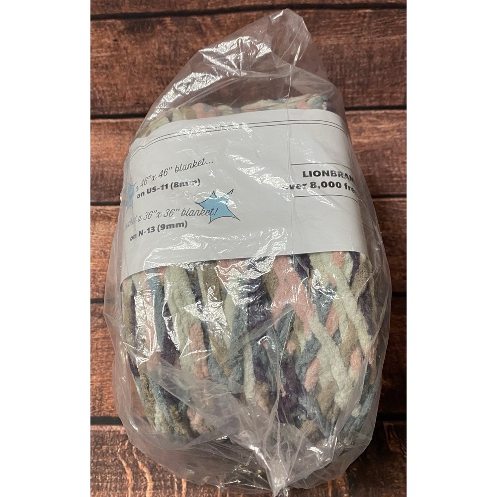 Lion Brand Yarns Cover Story Emery (220X) 6 Super Bulky 35 oz/547 yards New - Picture 2 of 6